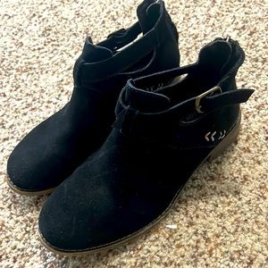 Size 6 Sketchers Air Cooler Memory Foam booties